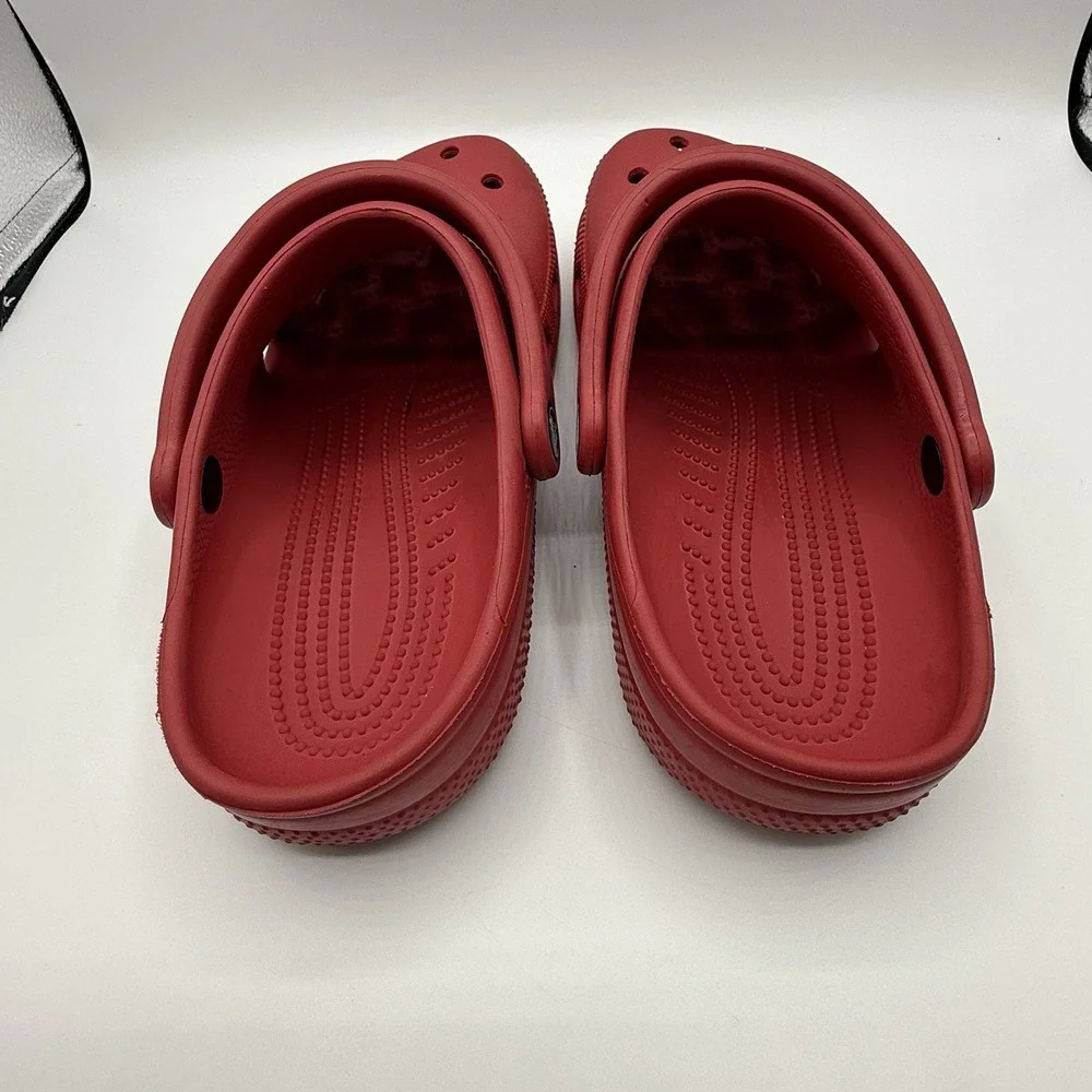 Crocs Classic Clogs Varsity Red Men's 7 / Women's 9 Excellent Condition